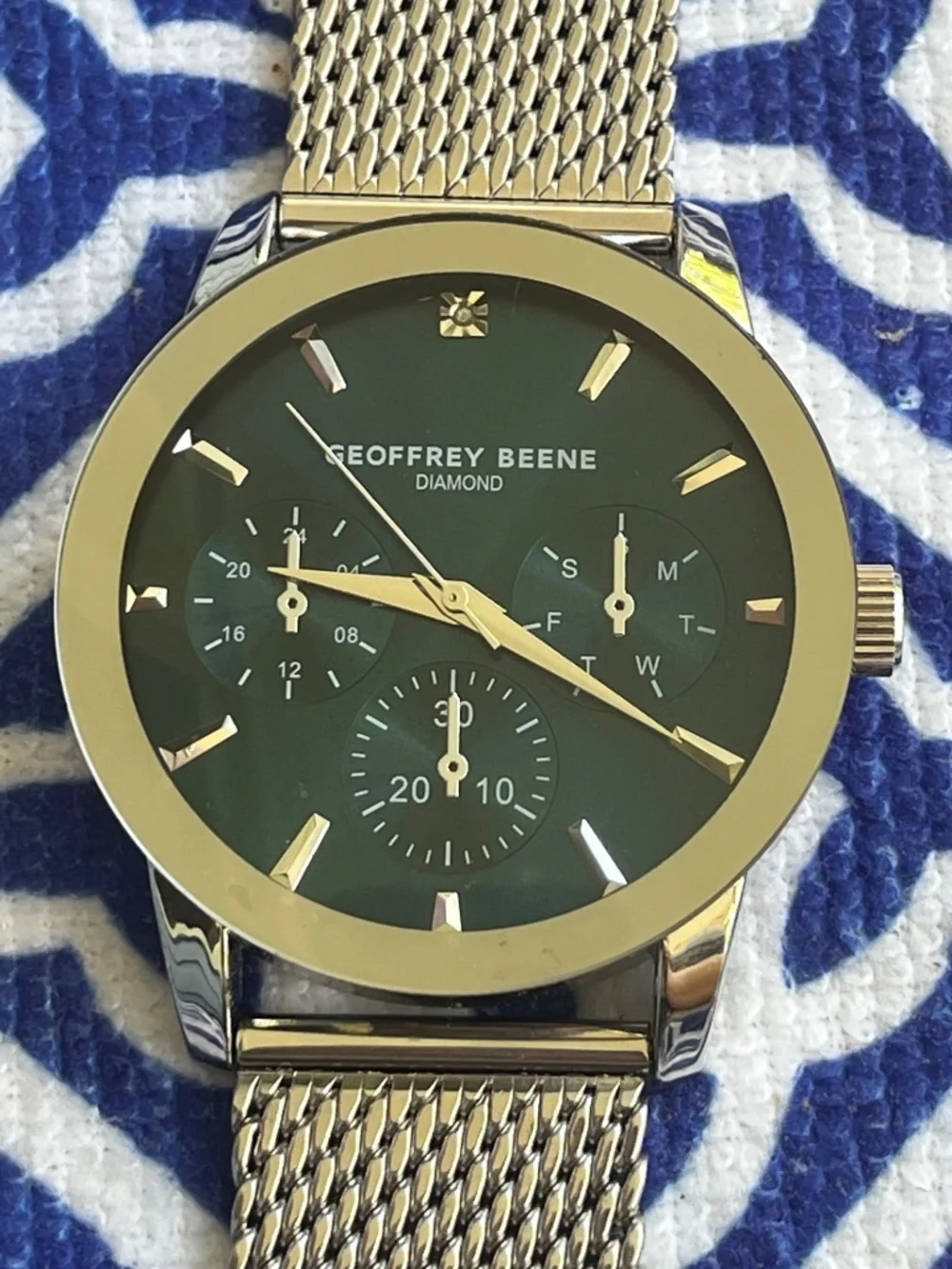Geoffrey Beene Mens Watch 42mm Silver Tone Mesh band & green face New Battery